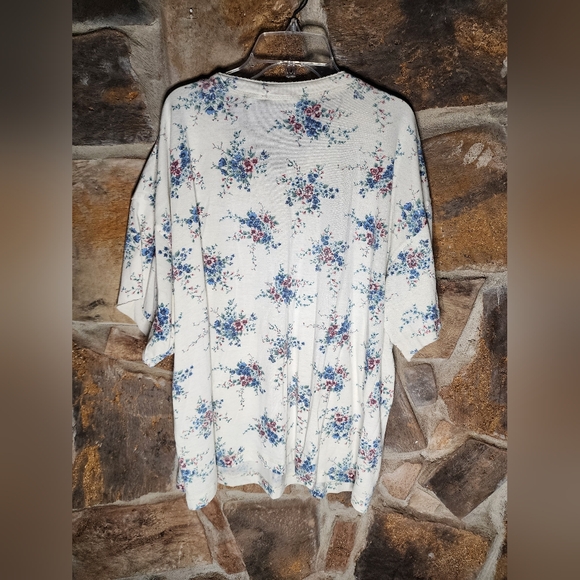 Spring harbor white floral top - Picture 2 of 2